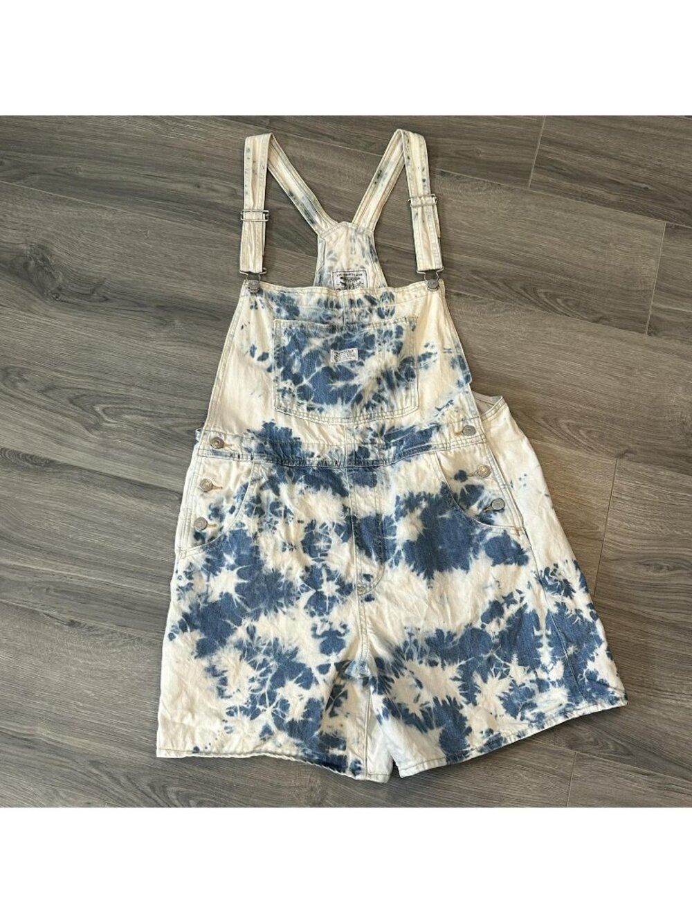 Levi's Short Overalls Womens L Blue Tie Dye Denim Bib Pockets Casual Shortalls